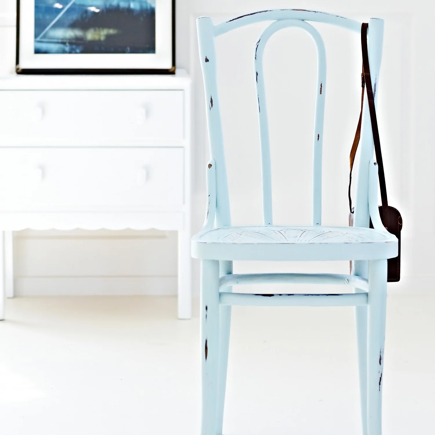 Rust-Oleum Chalky Furniture Paint - Duck Egg - 750ml 4 Rust-Oleum Chalky Furniture Paint - Duck Egg - 750ml - Image 2