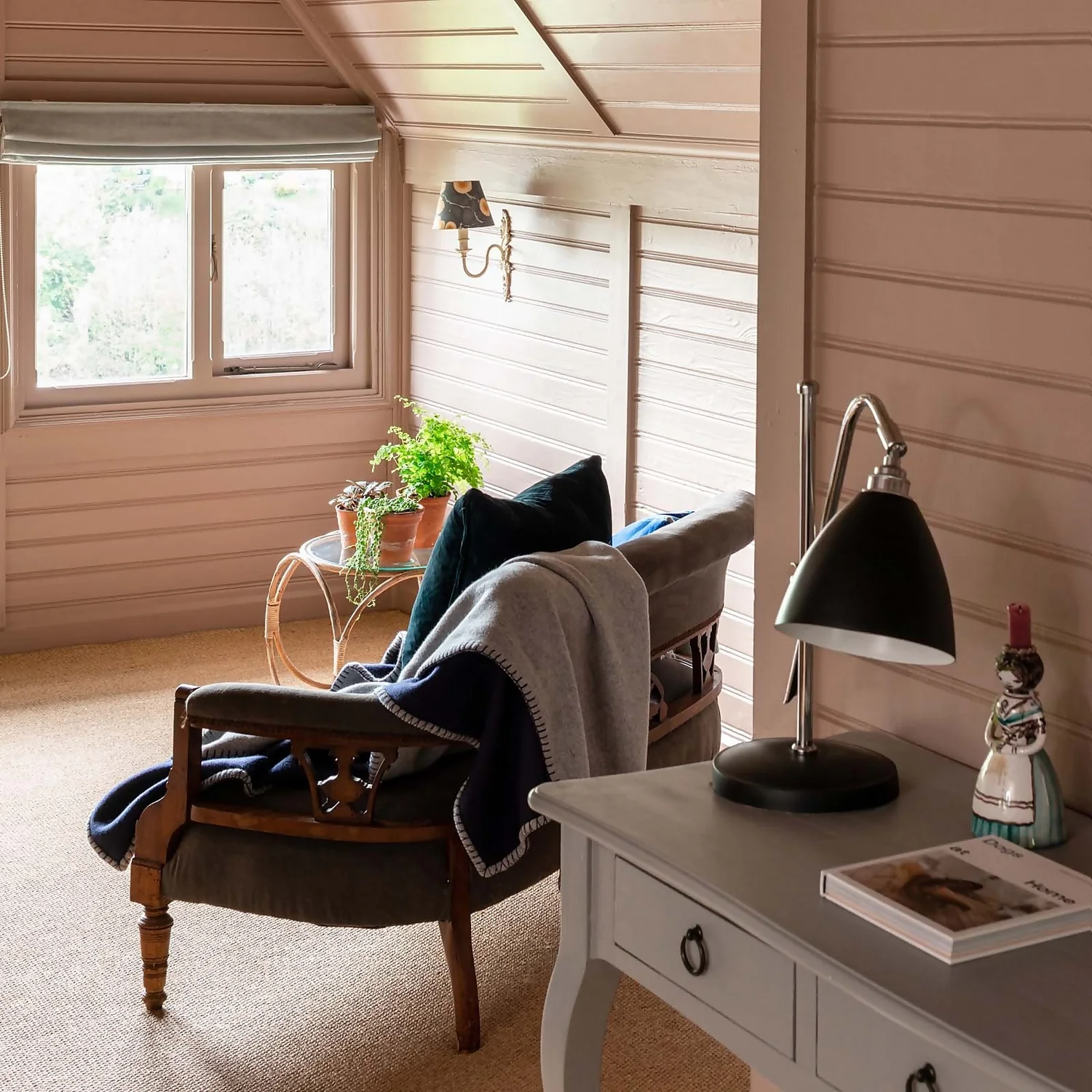 Farrow & Ball Modern Eggshell Paint Dead Salmon - 2.5L 4 Farrow & Ball Modern Eggshell Paint Dead Salmon - 2.5L - Image 2