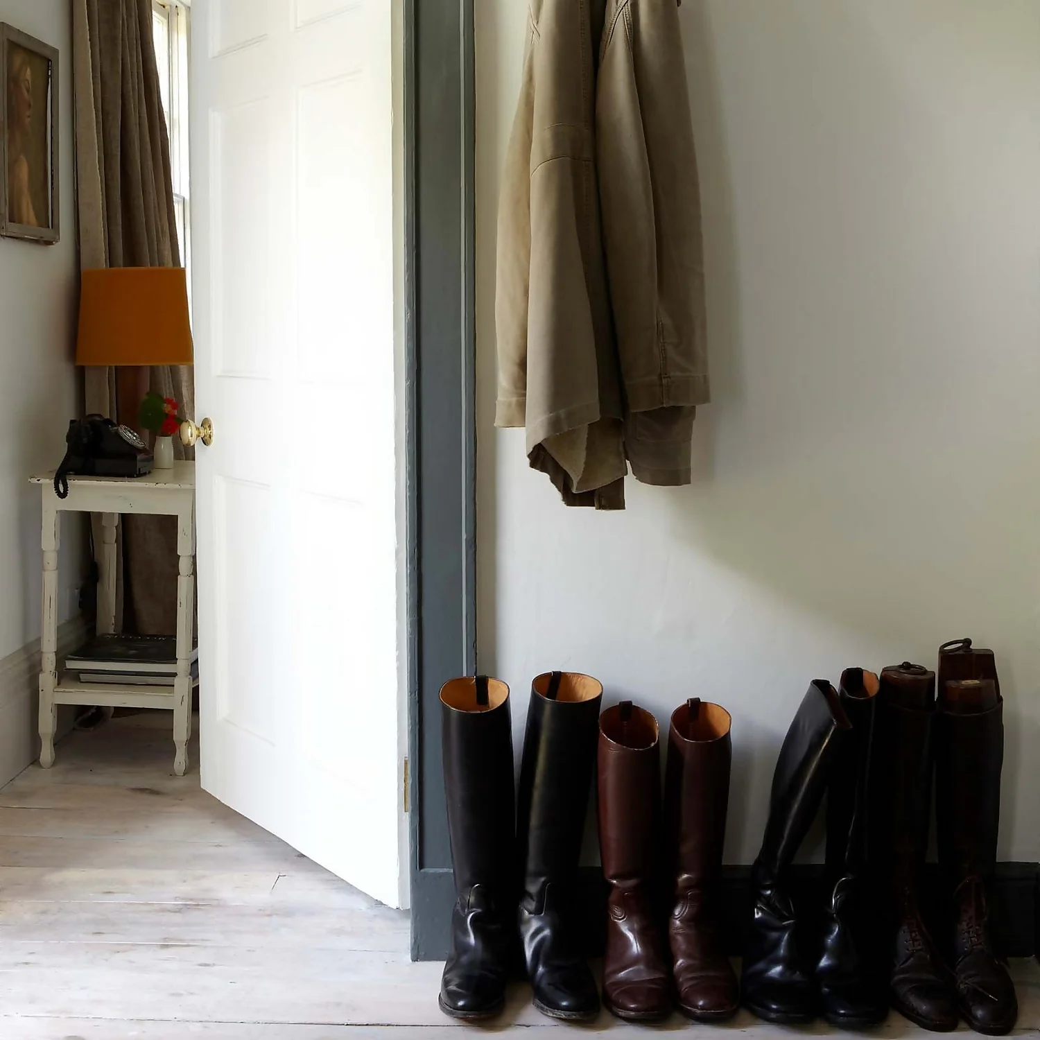 Farrow & Ball Modern Eggshell Paint Strong White - 2.5L 4 Farrow & Ball Modern Eggshell Paint Strong White - 2.5L - Image 2