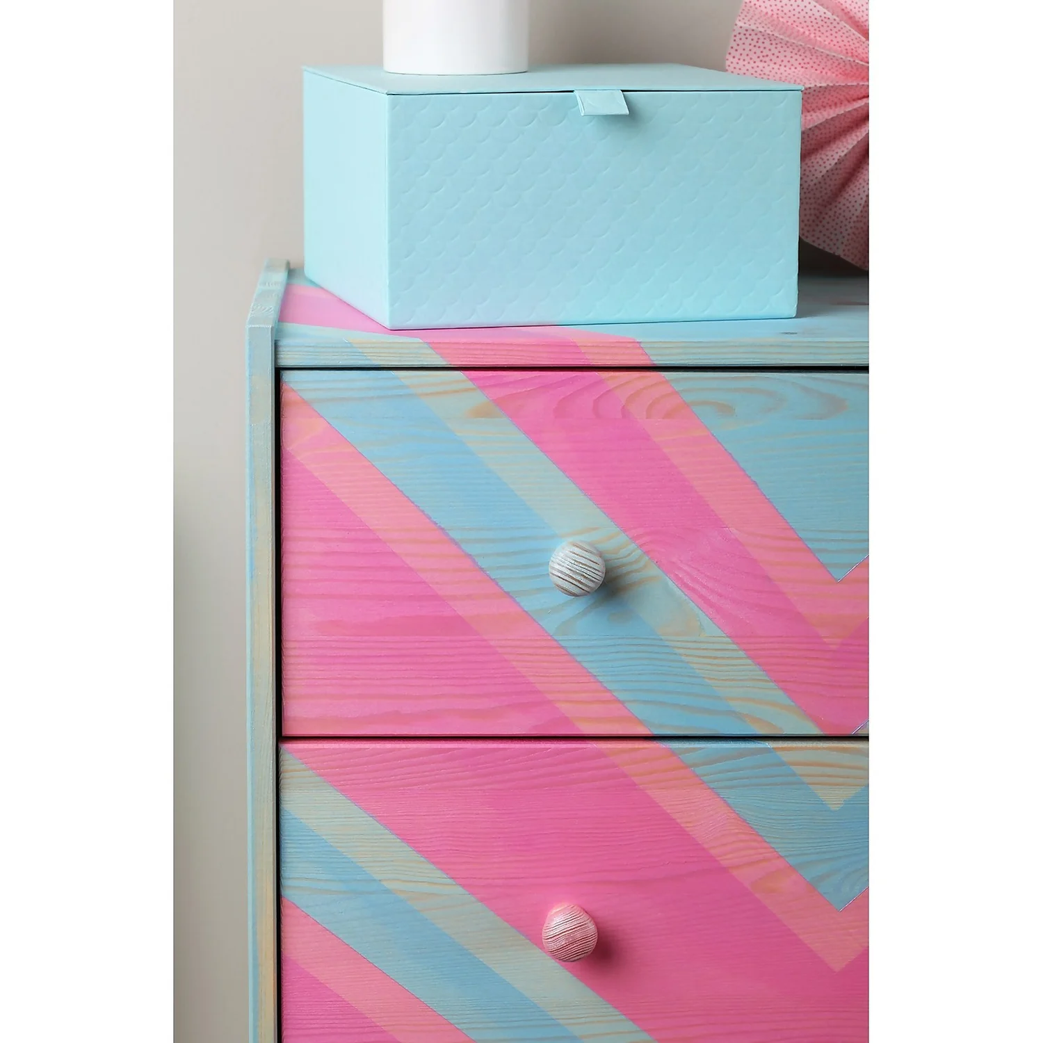 Rust-Oleum Colour Wash Paint Pearl Pink - 750ml 6 Rust-Oleum Colour Wash Paint Pearl Pink - 750ml - Image 4