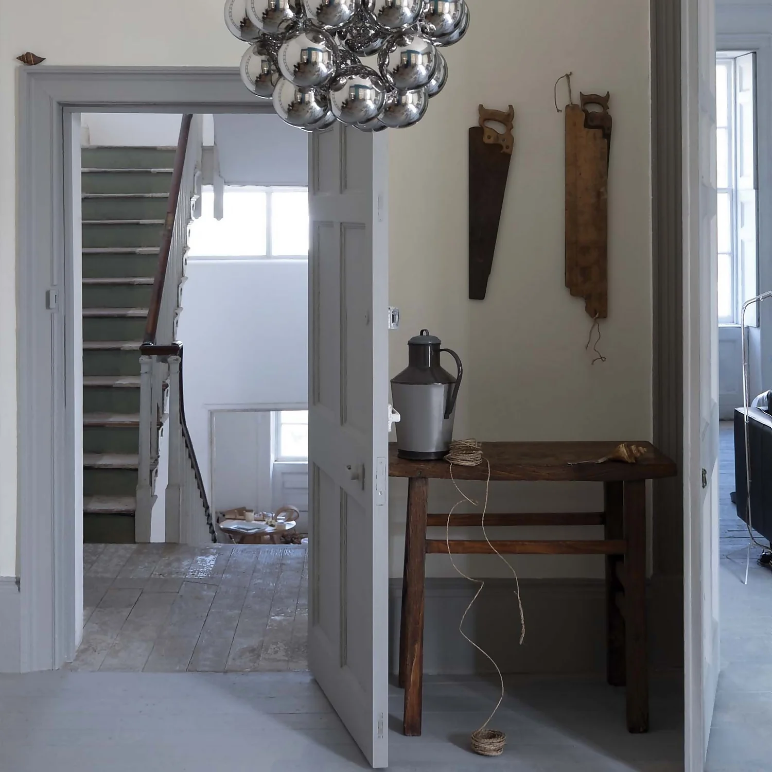 Farrow & Ball Modern Eggshell Paint Shadow White - 750ml 4 Farrow & Ball Modern Eggshell Paint Shadow White - 750ml - Image 2