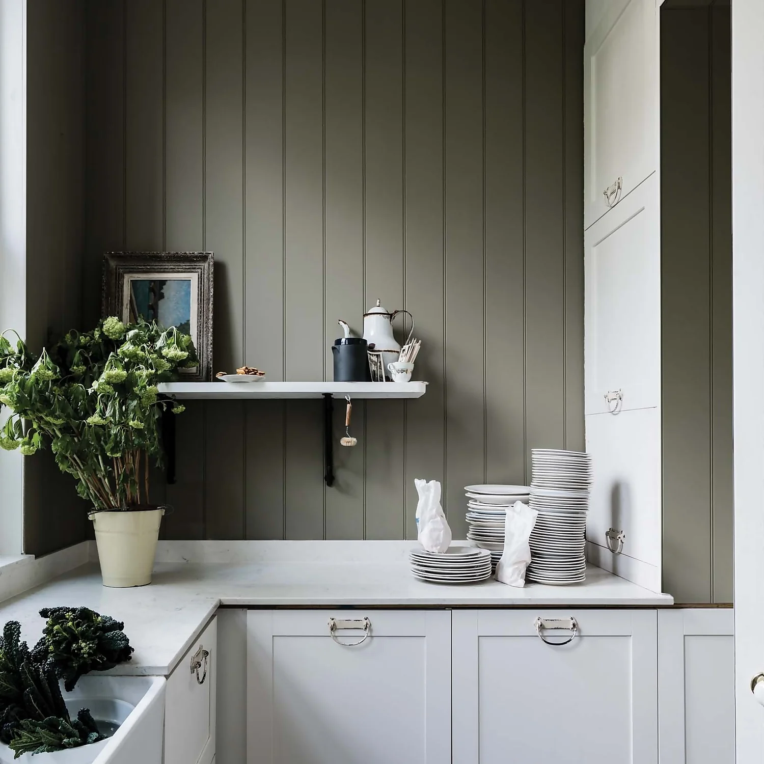 Farrow & Ball Modern Eggshell Paint Treron - 2.5L 4 Farrow & Ball Modern Eggshell Paint Treron - 2.5L - Image 2