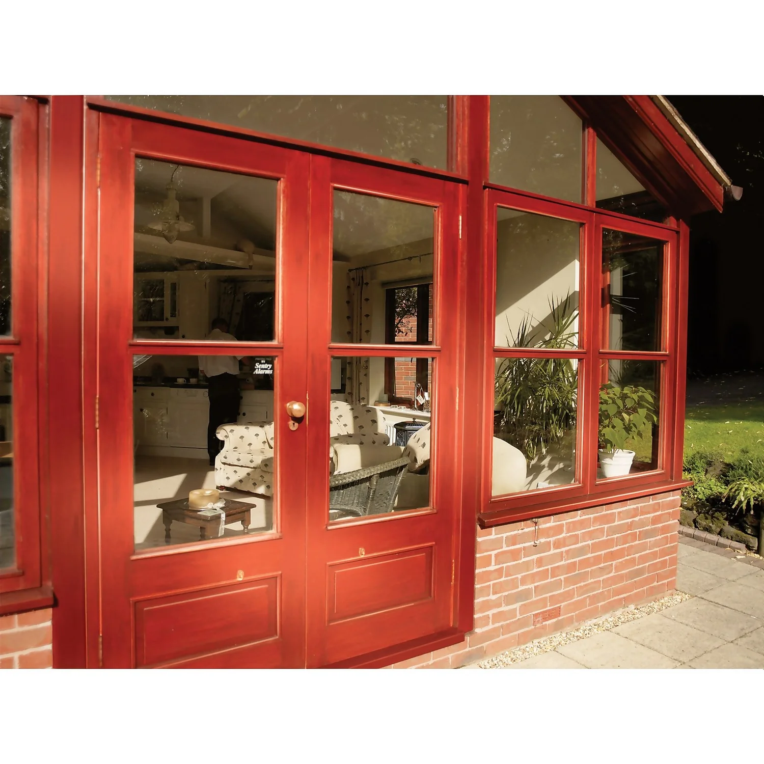 Ronseal Quick Drying Woodstain Deep Mahogany Satin - 2.5L 4 Ronseal Quick Drying Woodstain Deep Mahogany Satin - 2.5L - Image 2